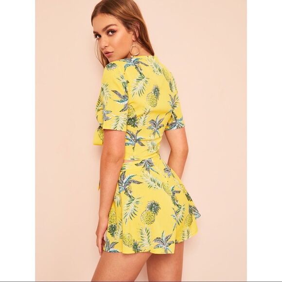 ✨ HP✨Knot Front Tropical Print Top & Shorts Set✨ - Picture 5 of 5